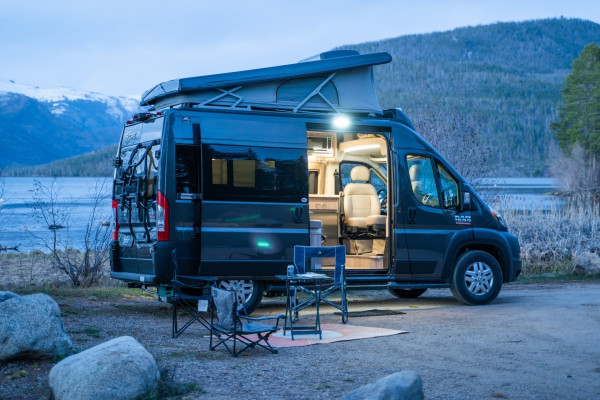 *Convenience and Luxury That Sleeps 4!  2021 Thor Scope 18T