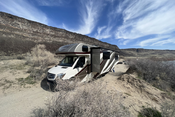 2019 Yellowstone Cruiser With WIFI!