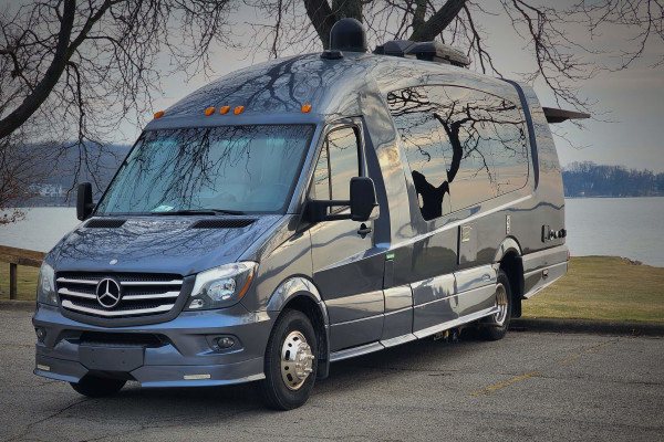 WOW! Shrimpy the jaw-dropping van. -Milwaukee-