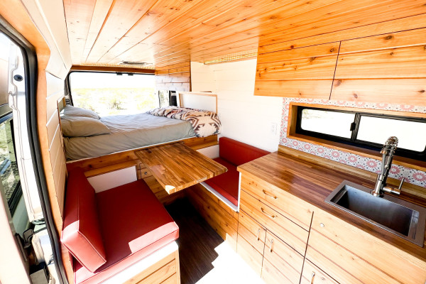 Getaway with Goldie *Weekday Discount* Hot Shower* *High Roof*