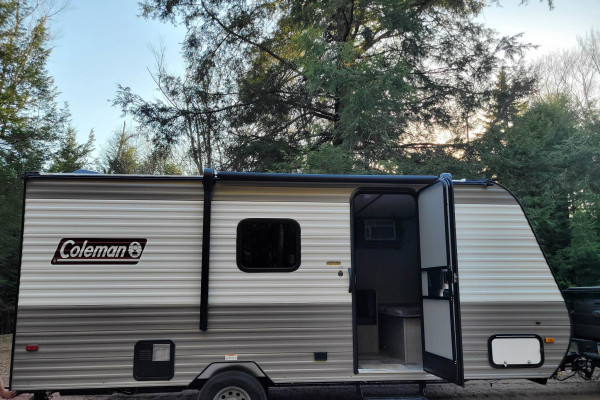 2023 Coleman Lantern LT 17B - Family Bunkhouse - Delivery & Setup Available