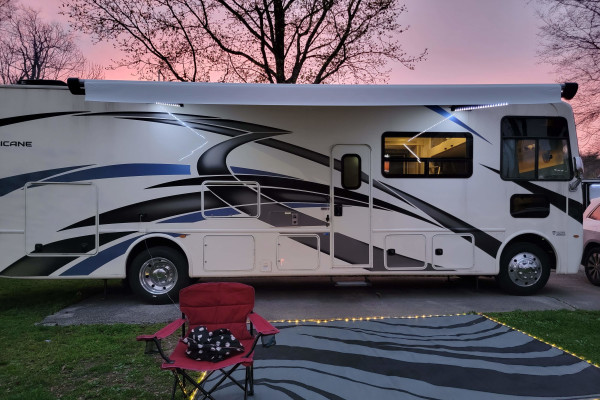 2022 Thor Hurricane Class A, Sleeps 9!