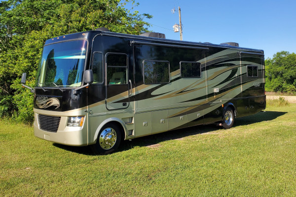 2012 Tiffin Allegro  Motorhome with bunk beds