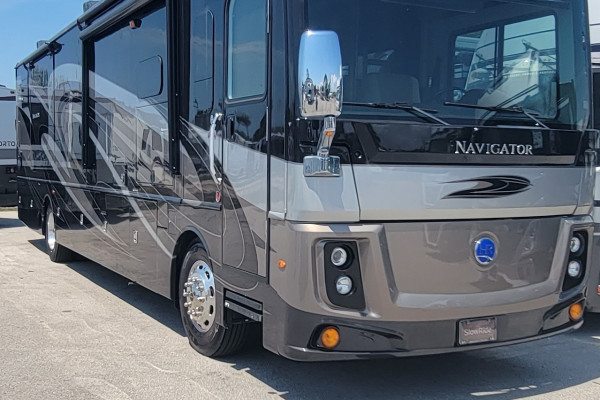 Family Fun Coach-MN-Bring Fido -2Bath! - 2019 Holiday Rambler Navigator 38k