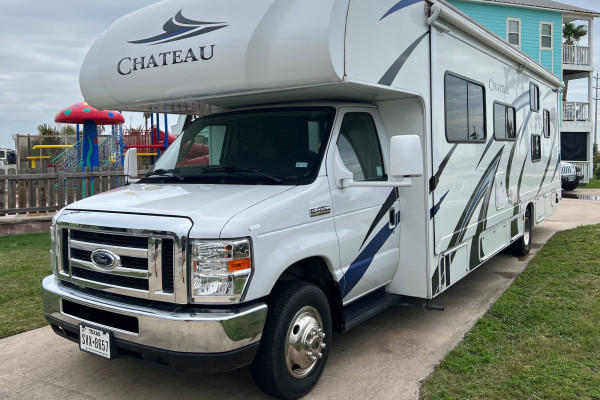 **sleeps 10** 2020 Thor Chateau 31EV