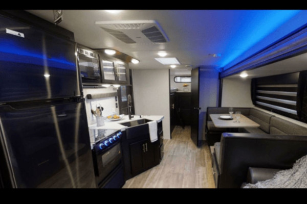 9 Person - Family Friendly and Amenity Loaded