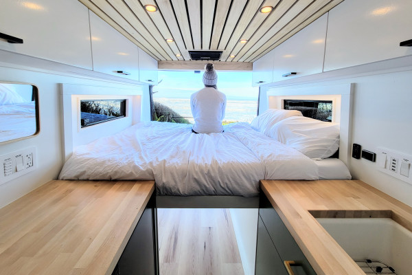 Noma Vans | Luxury Campervan | AC | WiFi | Full Kitchen | Full Bathroom
