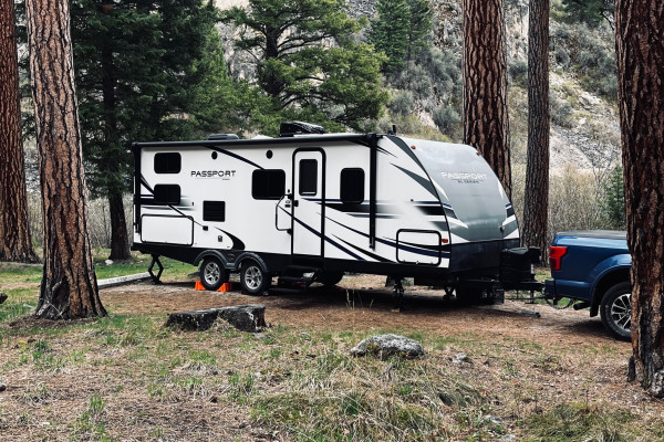 S'mores & S'nores 2019 Keystone Passport (Convenient & Comfortable)