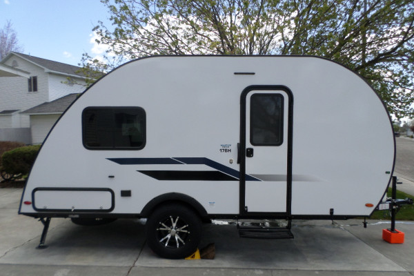 2022 Braxton Creek Lightweight Bushwhacker Plus:  Sleeps 4, with Bathroom.