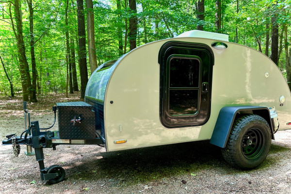 Off-grid heat and A/C! Loaded kitchen, tow with almost any vehicle