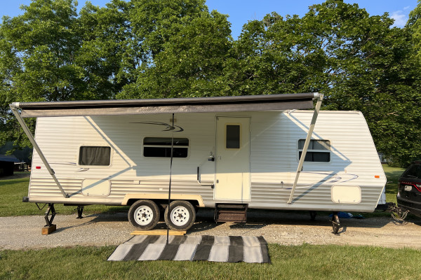 2004 Riverside 28' Travel Trailer sleeps 7