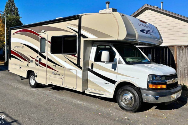 Travel and camp in comfort in Adventure 1