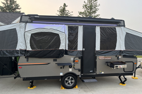 Pop-up that sleeps the whole family under 3300 lbs