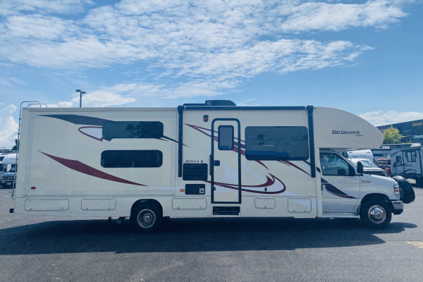 2016 Jayco Redhawk Class C Motorhome, perfect for young families!