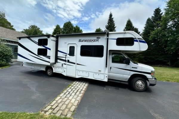 PET & KID FRIENDLY Forest River Sunseeker LE