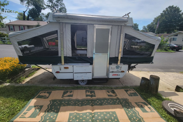 2003 Coleman Taos tow behind pop-up