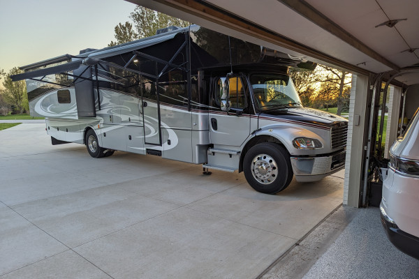 2015 Super C Dynamax Force Motorhome