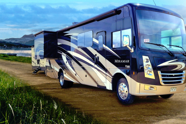 2020 Thor Motor Coach Miramar 32.2: Luxury On-the-Go