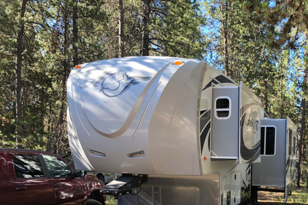 2017 Arctic Fox 29-5T Four Season Equipped