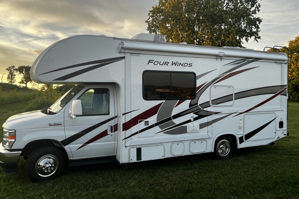 2022 Thor Four Winds 