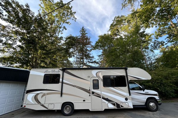 Take Me To Paradise- 2016 Thor Four Winds