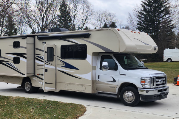 Roomy 2021 Winnebago Minnie Winnie