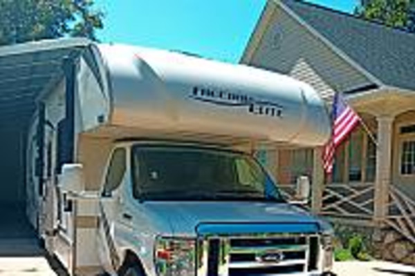 2019 Thor w/ Bunkbeds UNLIMITED MILES (Tow dolly available )