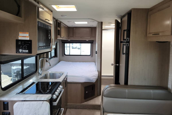 Netflix & RV: Longer Stays, Lower Rates - Book Now!