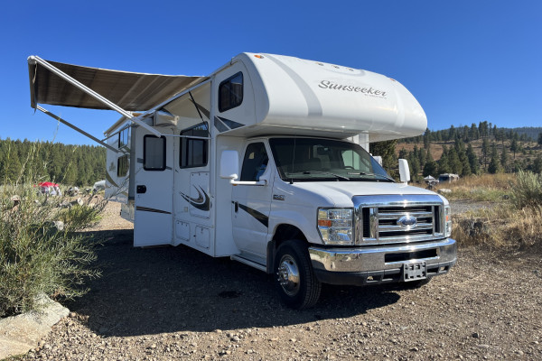 Spacious & Clean 2014 RV:4 TVS & 2 SLIDE OUTS: Sleeps 8