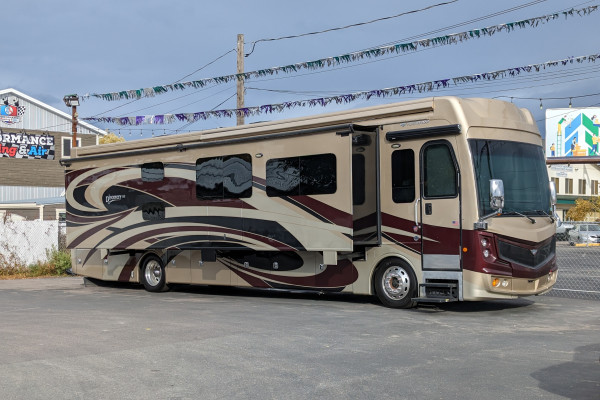 2017 Fleetwood Discovery Class A Bunkhouse Sleeps 8