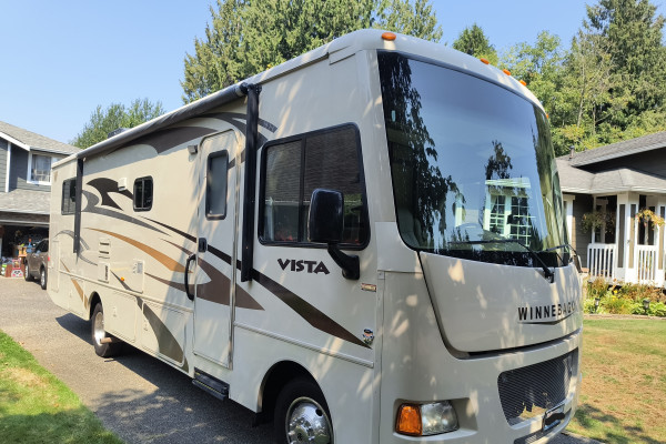 2015 Winnebago Vista (31 foot Class A) with large slider