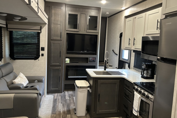 2023 Keystone RV 37BHFW Family Friendly, Perfect for Quick Trips