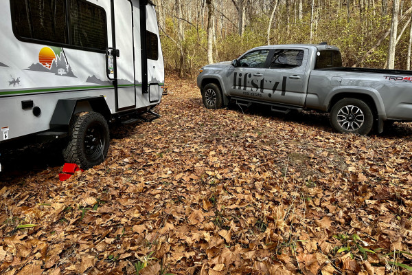 Cozy Home on Wheels: Lightweight Off Roading Travel Trailer Sleeps 5