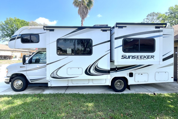 2019 Forest River Sunseeker 27'