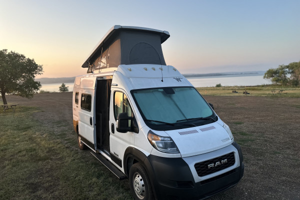 2022 Winnebago Solis w/ sofa and pop top
