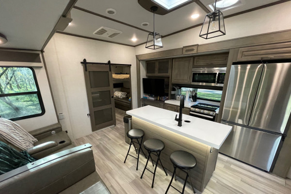 Delivery! New 2 Bedroom, 2 Bathroom fifth wheel!