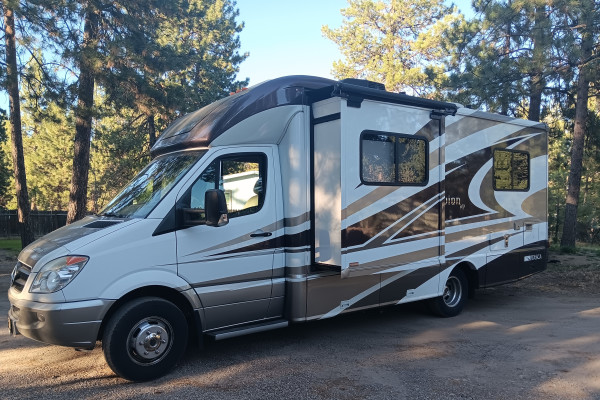 Glamping Itasca Navion IQ Mercedes
