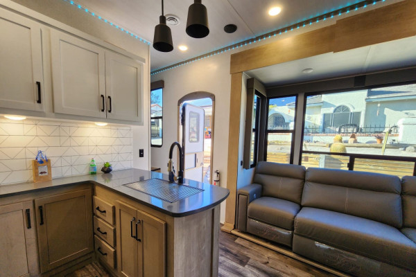 2023 Keystone Carbon | Luxurious Getaway