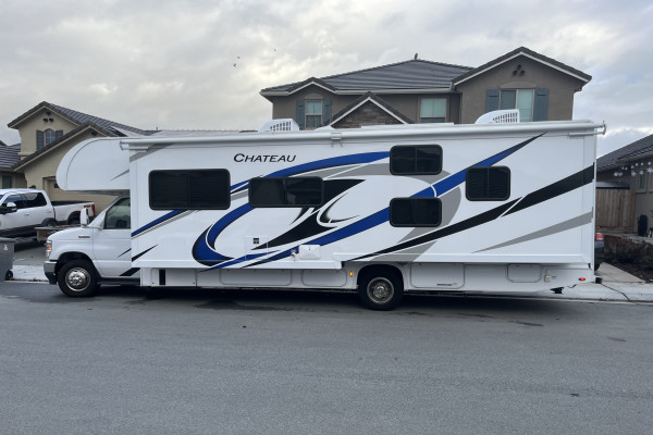 Amazing 2022 Thor Chateau - Happy Glamper