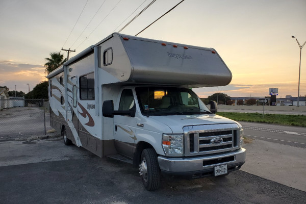 Winnebago Itasca Impulse Sleeps 10 Schedule a viewing!