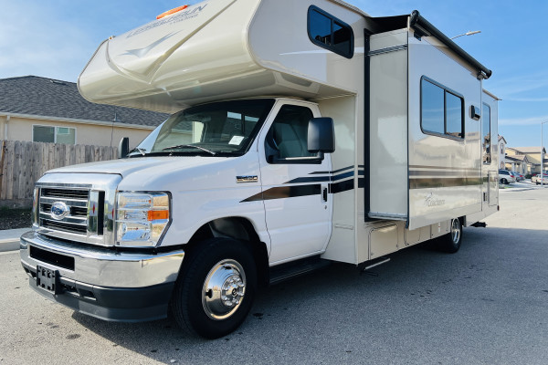 2023 Coachmen Leprechaun