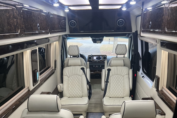 Presidential Luxury 10 Person Sprinter-Limo