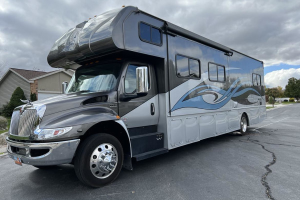 Super C - Diesel Pusher - 2020 Nexus Wraith - SO Easy to drive!!!