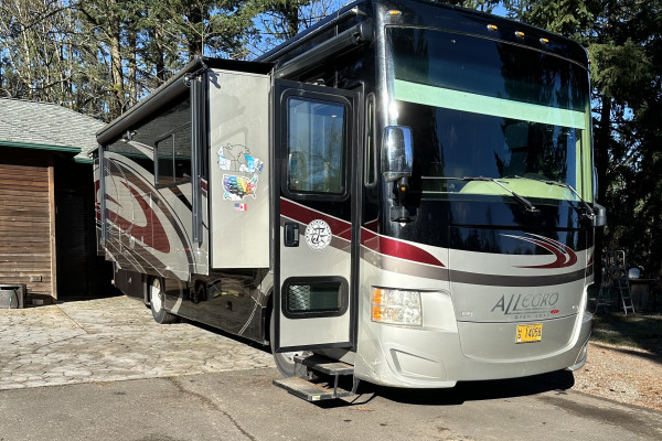 2016 Allegro Red 33AA