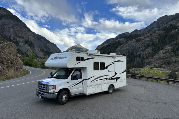 2013 Adventurer Motorhome - 420/PET/FAMILY FRIENDLY!