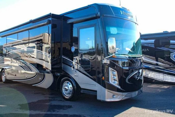 Thor Motor Coach Venetian B42 Bunkhouse