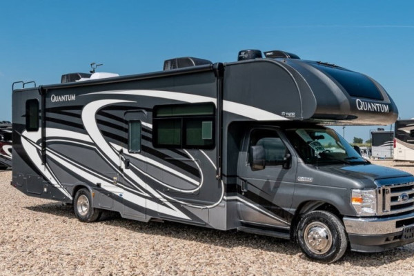 2021 Thor Motorhome. BEAUTIFUL INTERIOR!!