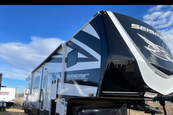 2023 Jayco Seismic 403 Toyhauler