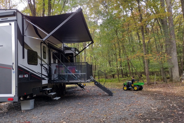 Glamping in the woods in a brand new, comfortable unit
