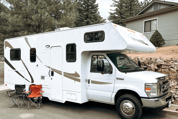 New listing!! Fully furnished 2019 Thor Majestic